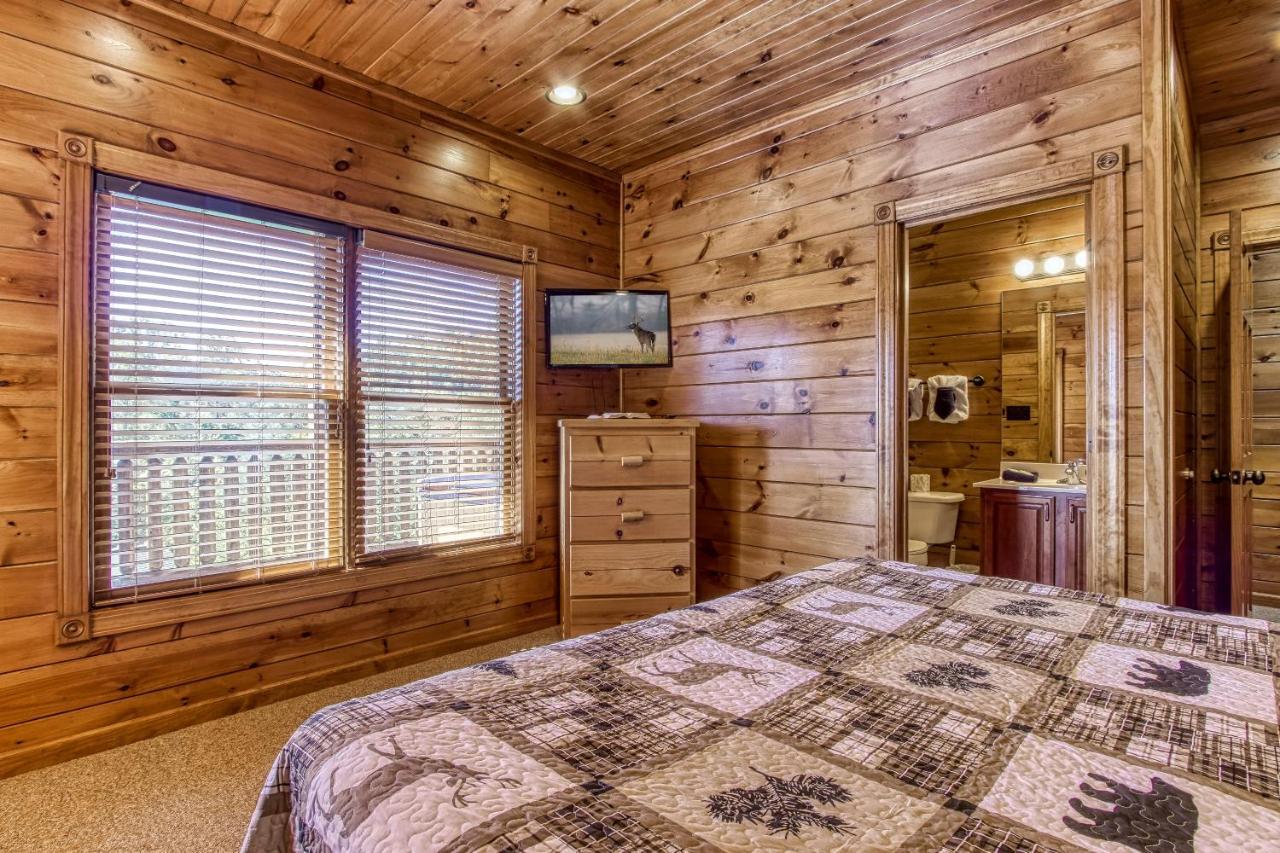 Lazy Bear Lodge, Hot Tub, Resort Pool, Wifi, 1089 Free Tickets Each Paid Day, Dollywood And More Gatlinburg Esterno foto