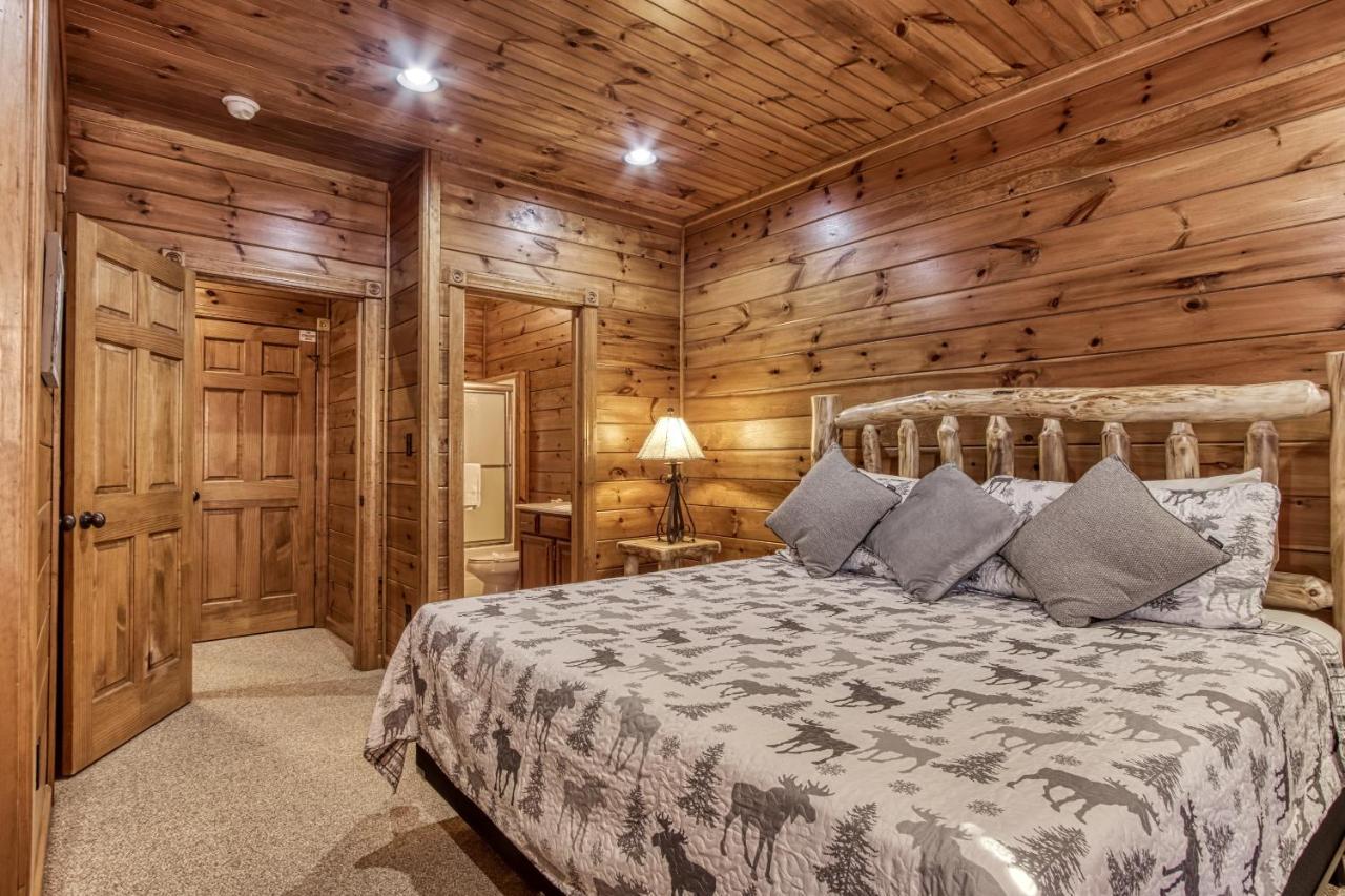 Lazy Bear Lodge, Hot Tub, Resort Pool, Wifi, 1089 Free Tickets Each Paid Day, Dollywood And More Gatlinburg Esterno foto