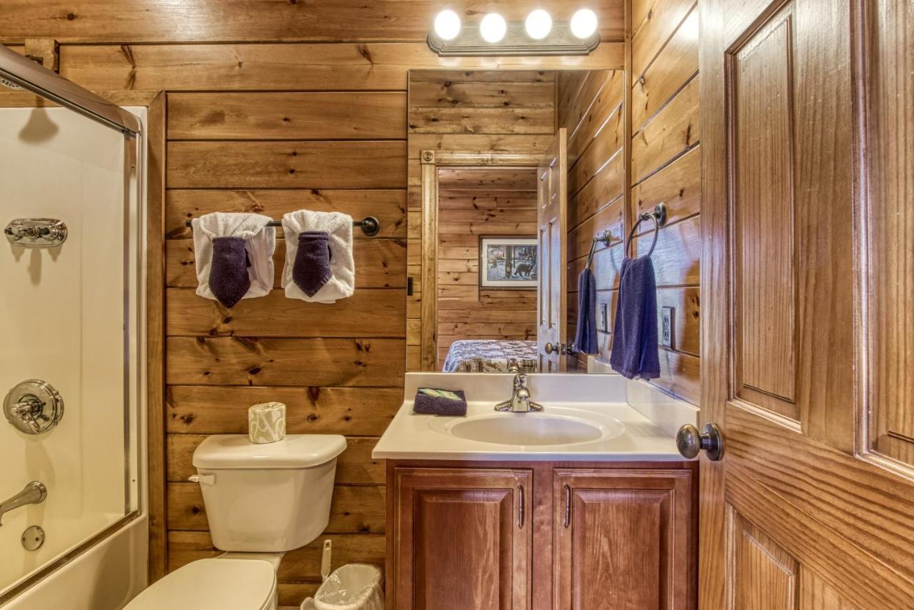 Lazy Bear Lodge, Hot Tub, Resort Pool, Wifi, 1089 Free Tickets Each Paid Day, Dollywood And More Gatlinburg Esterno foto