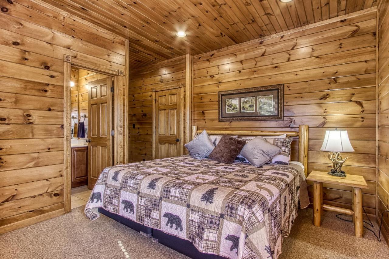 Lazy Bear Lodge, Hot Tub, Resort Pool, Wifi, 1089 Free Tickets Each Paid Day, Dollywood And More Gatlinburg Esterno foto