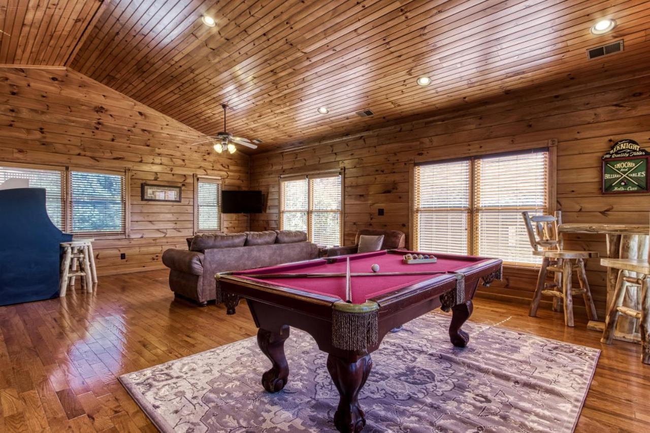 Lazy Bear Lodge, Hot Tub, Resort Pool, Wifi, 1089 Free Tickets Each Paid Day, Dollywood And More Gatlinburg Esterno foto