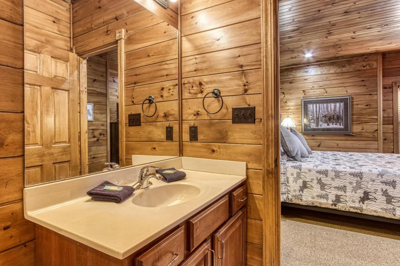 Lazy Bear Lodge, Hot Tub, Resort Pool, Wifi, 1089 Free Tickets Each Paid Day, Dollywood And More Gatlinburg Esterno foto