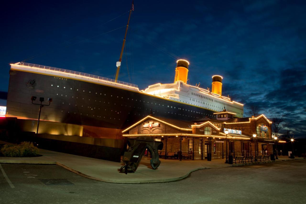Lazy Bear Lodge, Hot Tub, Resort Pool, Wifi, 1089 Free Tickets Each Paid Day, Dollywood And More Gatlinburg Esterno foto