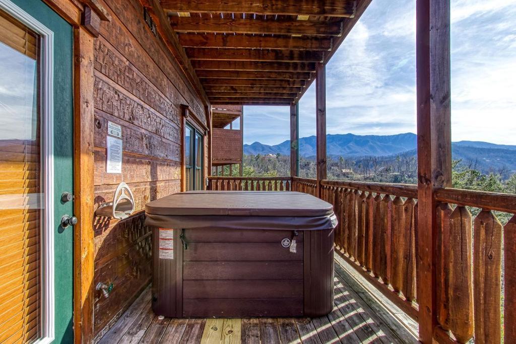 Lazy Bear Lodge, Hot Tub, Resort Pool, Wifi, 1089 Free Tickets Each Paid Day, Dollywood And More Gatlinburg Esterno foto