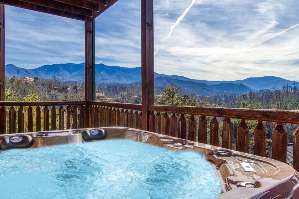 Lazy Bear Lodge, Hot Tub, Resort Pool, Wifi, 1089 Free Tickets Each Paid Day, Dollywood And More Gatlinburg Esterno foto